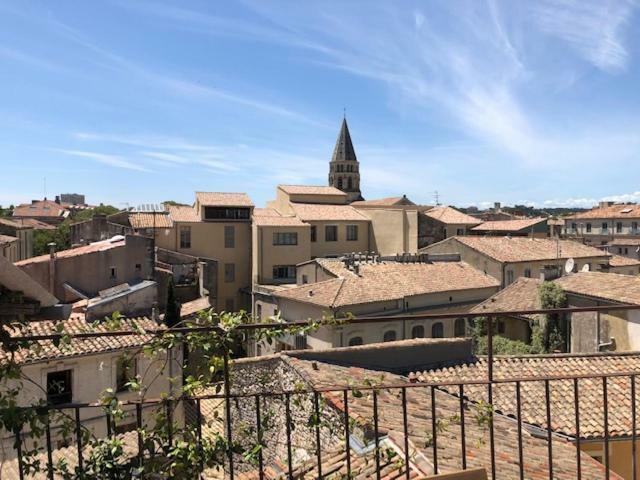 Appartement Avec Terrasse Panoramique Au Coeur De Nimes Bagian luar foto