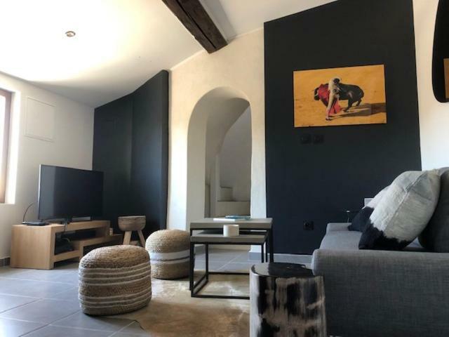 Appartement Avec Terrasse Panoramique Au Coeur De Nimes Bagian luar foto