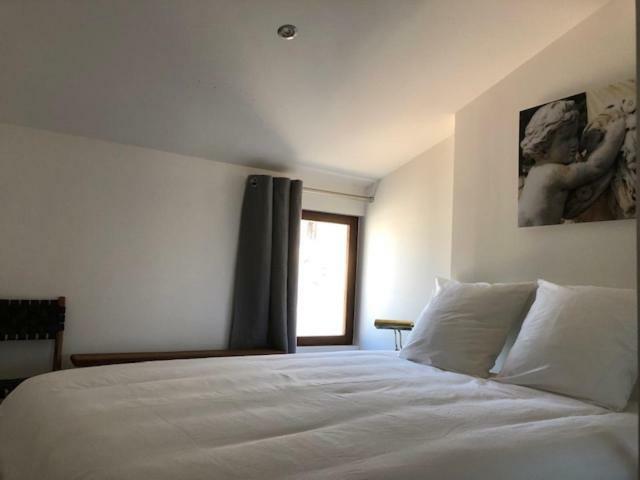 Appartement Avec Terrasse Panoramique Au Coeur De Nimes Bagian luar foto