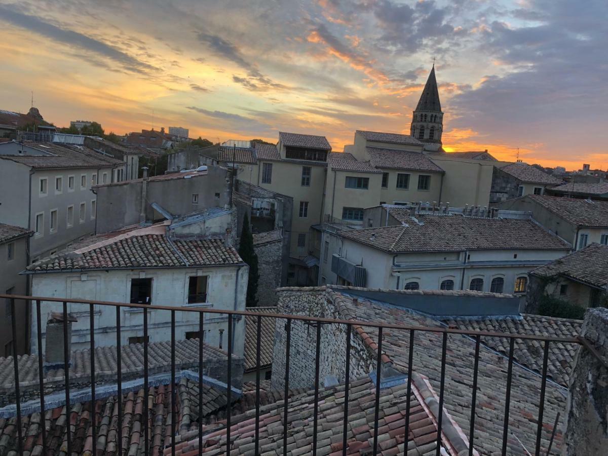Appartement Avec Terrasse Panoramique Au Coeur De Nimes Bagian luar foto
