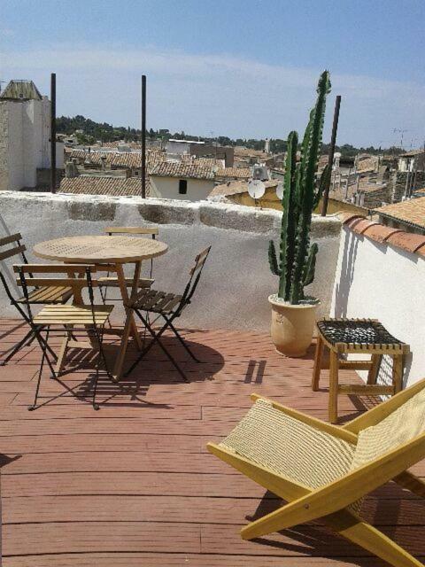 Appartement Avec Terrasse Panoramique Au Coeur De Nimes Bagian luar foto