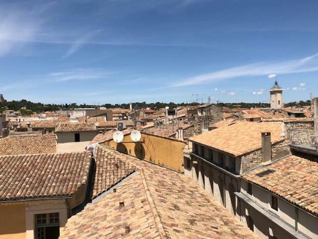 Appartement Avec Terrasse Panoramique Au Coeur De Nimes Bagian luar foto