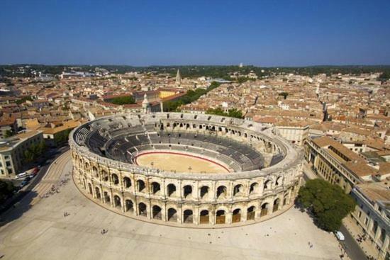 Appartement Avec Terrasse Panoramique Au Coeur De Nimes Bagian luar foto